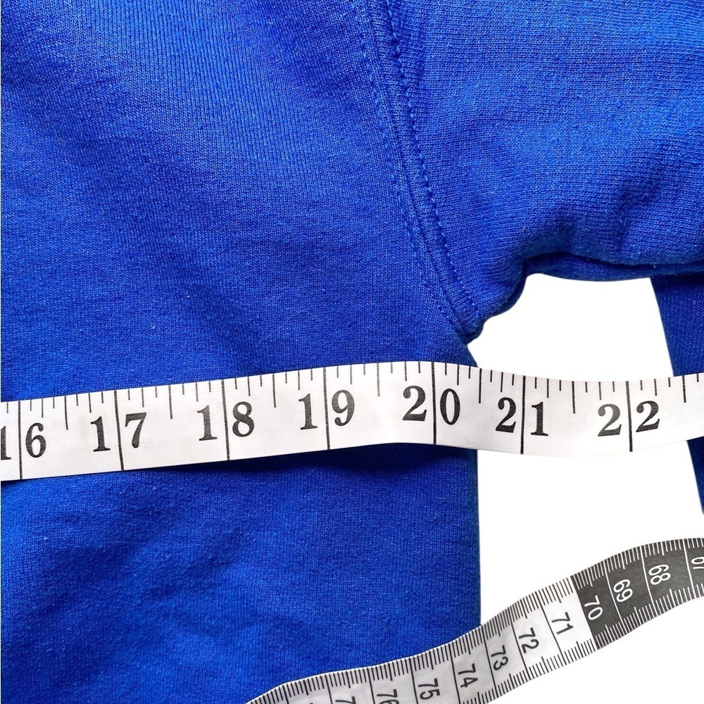 Emma Chamberlain Blue Crewneck Cat Sweatshirt - Picture 9 of 14